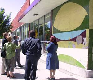 Murale en céramique de Joseph Iliu.