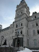 Photo de la tour de l'Hôtel du Parlement de Québec.